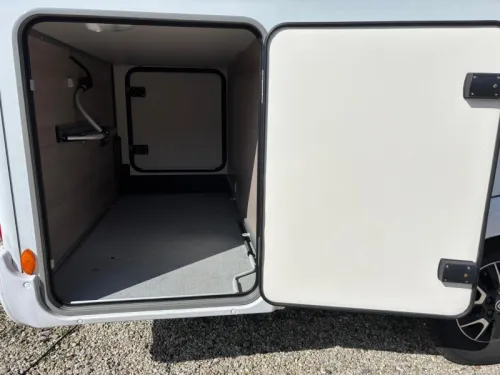 B&uuml;rstner Nexxo Van T 690 G - Slim and luxurious photo: 3