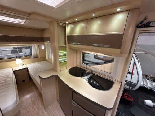 Hobby La Vita Bionda 495 UL 2 SINGLE BEDS MOVER AWNING TOP photo: 18