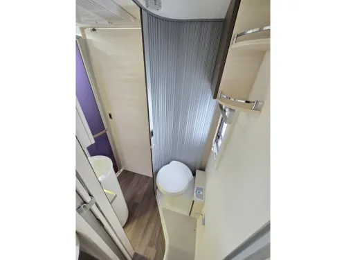 Chausson Welcome 728 EB Pop-top roof Queensbed Automatic  photo: 17