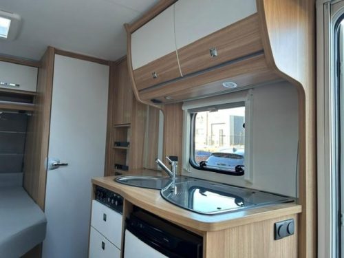 Dethleffs Camper 390 FS Mover & Markise Foto: 6