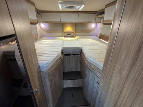 Hymer Exsis-T 588 LENGTH BEDS-AIR SUSPENSION photo: 5
