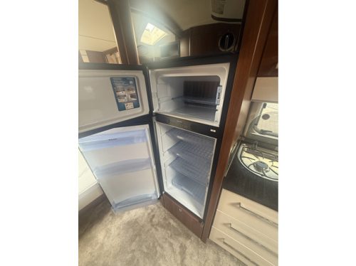 Fendt BRILLANT 650 in new condition Queen bed awning Thule mover Truma xt screen door leather TV roof air conditioning Truma large roof hatch oven xxl refrigerator photo: 15