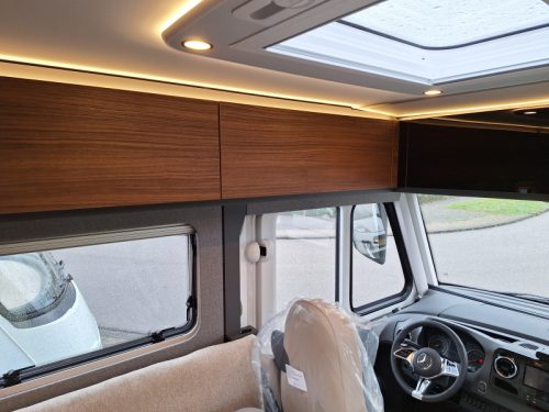 Hymer B-MC I 680 OVERHEAD LOCKERS INSTEAD OF LIFT-DOWN BED! photo: 2