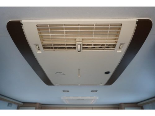 Adria Matrix Platinum 670 SC 5th seat / Roof air conditioning photo: 13