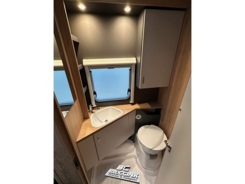 Knaus Sport 420 QD Transverse Bed 210 CM LONG! photo: 5