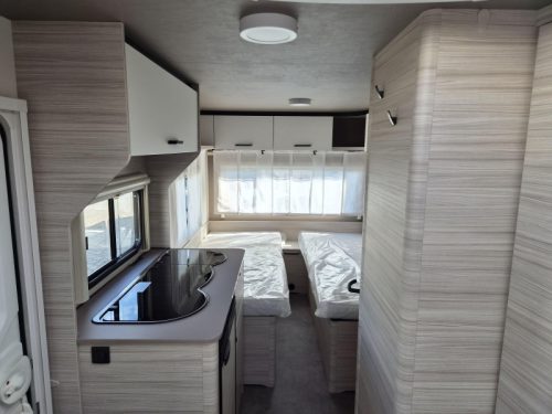 Dethleffs C'Joy 460 LE - Single beds - photo: 3