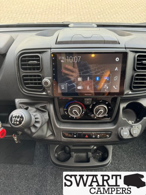 Weinsberg CaraCompact 600 MF Edition [pepper], French bed 140 hp Manual transmission photo: 9