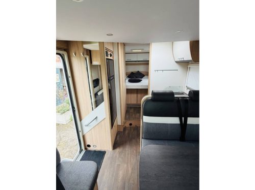Sunlight T69L Queensbed and pop-top roof in neat condition. photo: 6