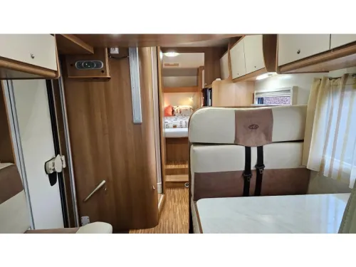 P.L.A. Camper Voyager Queensbed Drop-down bed photo: 2