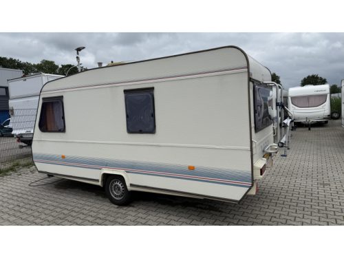 Adria Optima 425 TK fixed bed seating toilet room photo: 13