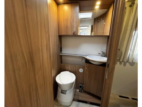 Pilote P 740 C Queensbed, Camper photo: 9