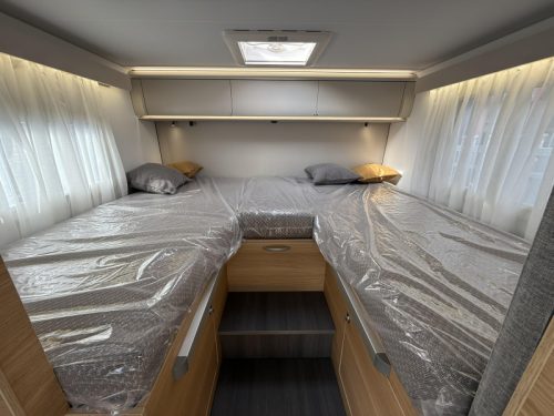Adria Coral Axess 600 SL 7 Meter L&auml;ngsbetten Foto: 2