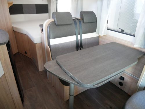Sunlight T58, French bed, Air suspension, Hydraulic leveling jacks photo: 9