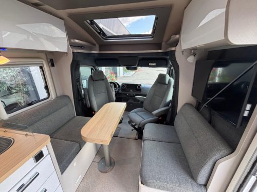 Hymer Tramp 685 &eacute;tat impeccable, salon face &agrave; face photo : 7