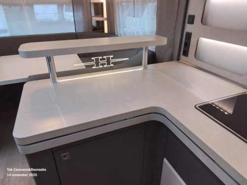 Hobby Excellent 560 CFE Model 2026 Large C Seating photo: 6