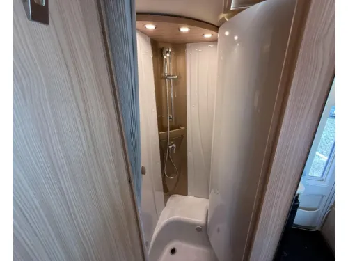 B&uuml;rstner Travel Van T 620 Single length beds photo: 10