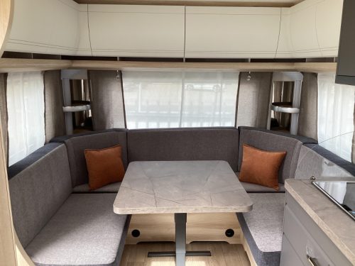 Hobby De Luxe 540 UL Single beds photo: 1