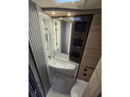 Knaus VAN TI PLUS 650 MEG PLATINUM SELECTION AUTOMATIC 180 HP ONLY 16,866 KM!! AIR CONDITIONING AIR SUSPENSION TV + SATELLITE SINGLE BEDS SWIVEL DETACHABLE TOWBAR photo: 18