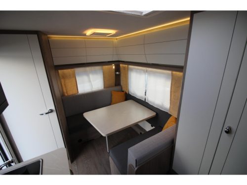 Hobby On Tour 390 SF Wohnwagen Breite 220 cm! Foto: 8