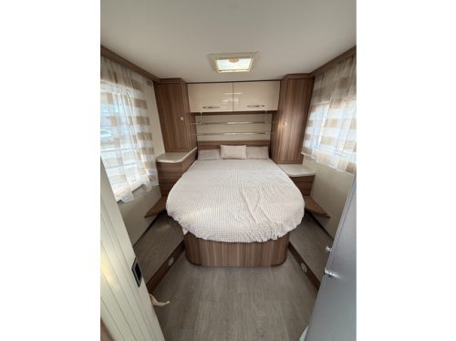 Chausson Flash 718 EB French bed+pop-top roof bicycle rack solar panel electric dish tv mosquito net remis plisse photo: 16