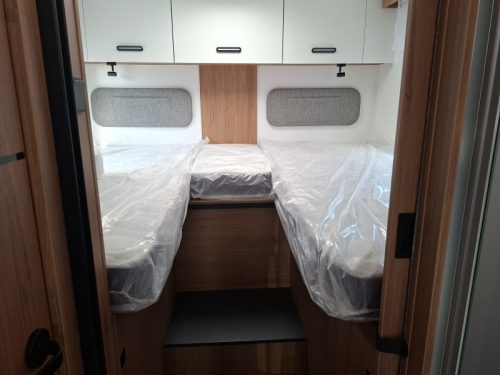 Chausson 777 Titanium Ultimate Einzelbetten XL Garage Foto: 8