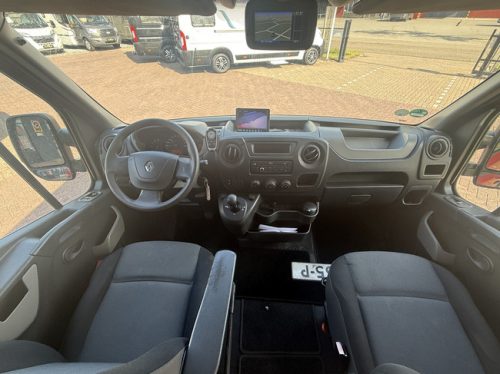Renault Master automatic bus camper very luxurious conversion transverse bed air conditioning cruise ctr camera navi awning solar panel maxxfan tow bar photo: 9
