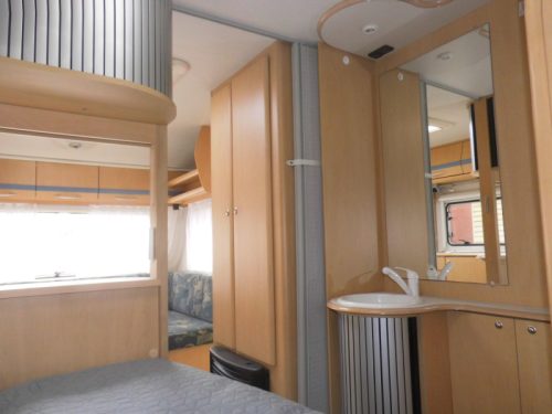 Beyerland Quartz 460 LB New awning and mover! photo: 8