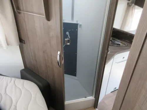 Benimar Cocoon 497 Jung gebraucht mit Carpass Foto: 8
