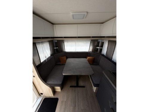 Hobby De Luxe 460 UFE Model 2027 photo: 7