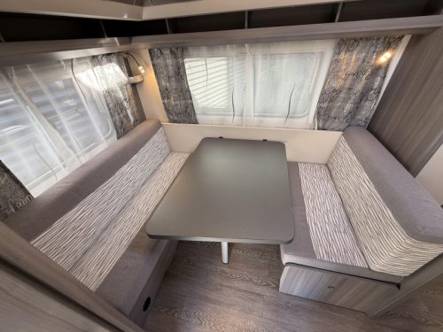Hobby On Tour 390 SF Fixed bed MOVER Awning TOP photo: 6