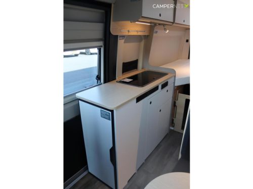 LMC Innovan 640 Pure 140hp Automatic | Thule awning | Single beds | Parking sensors | Alloy wheels | Plenty of storage space | LED photo: 11