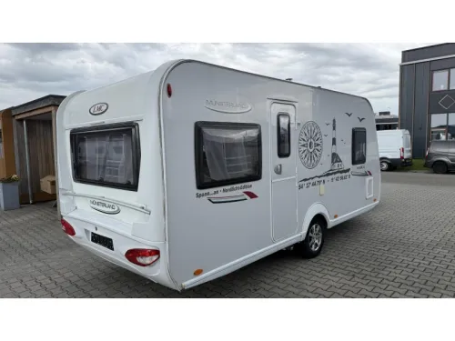 LMC Musica 470 D French bed dinette toilet photo: 13