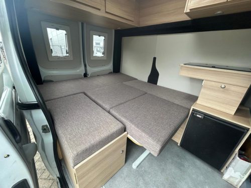 Opel VIVARO CAMPER / AWNING / STOVE / CAMERA photo: 23