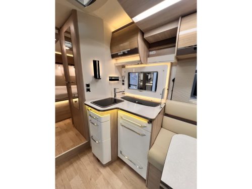 Rapido 696 F Premium Edition Face to face  Foto: 14