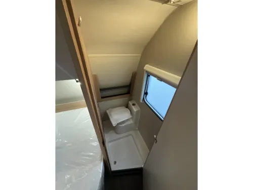 Knaus Sport Platinum 450 FU AKTION MODELL-FRANZ&Ouml;SISCHES BETT Foto: 10