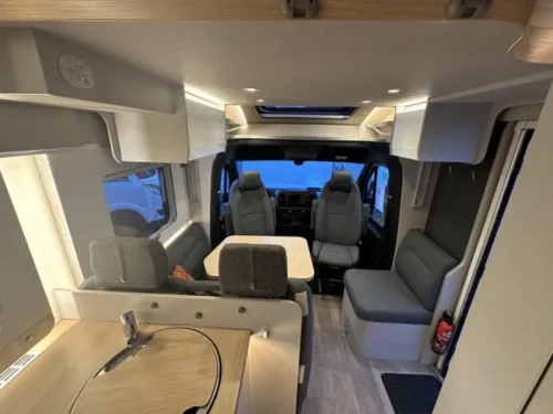 Hymer Tramp S 585 CAMA ABATIBLE + CAMAS INDIVIDUALES foto: 10