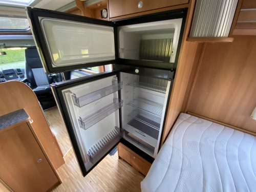 Dethleffs Globedrome 6501 B New refrigerator photo: 6