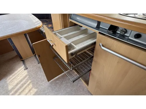 TEC Travel King 535 TE round seating single beds photo: 6