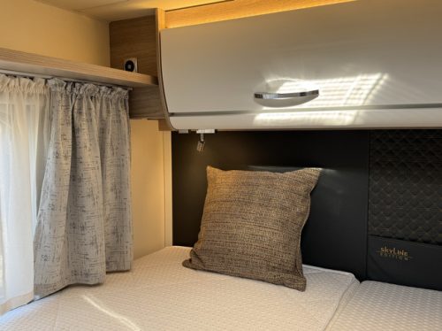B&uuml;rstner Lyseo Time 690 G Skyline Edition 140 PS 8-Gang AUTOMAAT Euro6 Fiat Ducato **Einzelbetten/Thule V16 Lift Fahrradtr&auml;ger/Satellit Foto: 18
