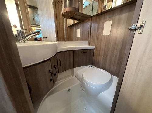 Hobby De Luxe 460 LU photo: 16
