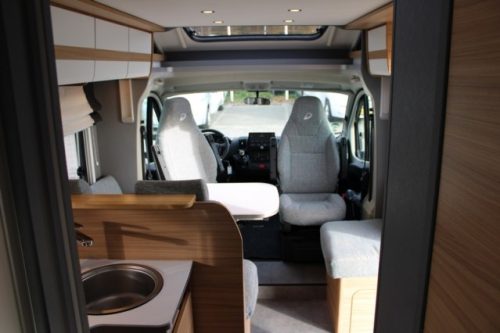 Dethleffs 7052 DBM Just 90 Queenbed + Hubdach ger&auml;umige Garage (94 Foto: 48