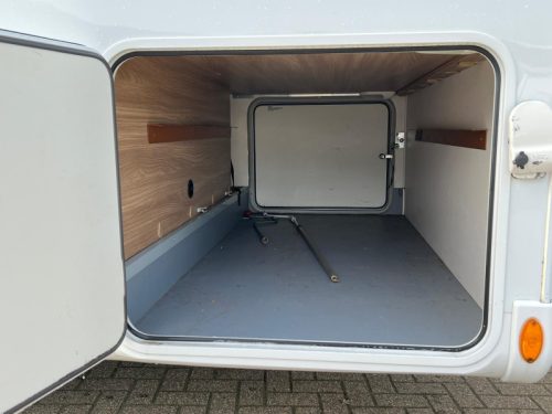 B&uuml;rstner Aviano I 727 French bed pop-top roof 150HP photo: 27