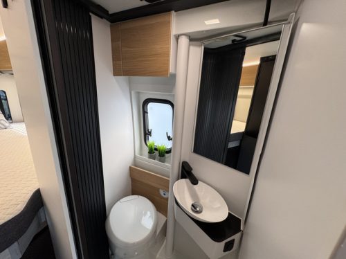Adria Twin 640 SGX 60 Years Edition 140 hp AUTOMATIC 8-Speed Euro6 Fiat Ducato 9 Maxi **Single beds height adjustable/4 seats photo: 20