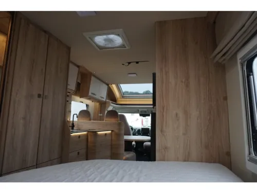 Eura Mobil Profila RS 675 SB Electric pop-up bed  photo: 20
