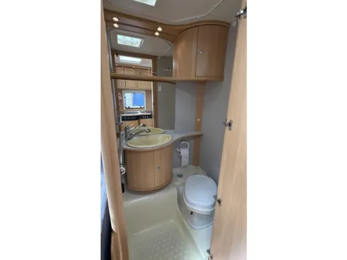 Dethleffs Camper 440 DB Rundsitzgruppe Festbett Toilette Foto: 6