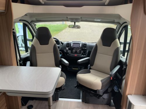 Weinsberg Cara Loft 650 ME, 2.3 MultiJ. 120 Semi-integrated, Swivel seats, French bed, Year of manufacture 2021 Motorhome Centre On the Road at the Noorderringweg 4 in Marum. photo: 4