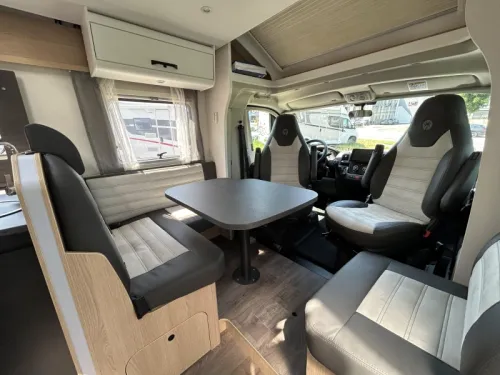 Sunlight T 68 Adventure Edition + Pop-top roof & Air conditioning photo: 4
