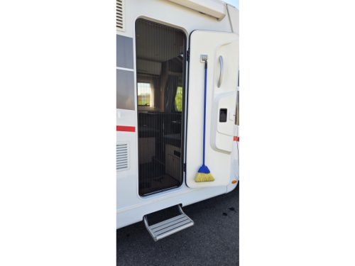 Sunlight T 65 T65 neat 4 pers. camper photo: 5
