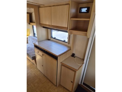LMC Luxus 490 P Awning - Fold-out top bed photo: 6
