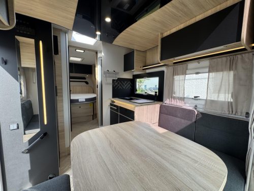 Chausson Etape Line 788 Transverse bed pop-top roof photo: 23